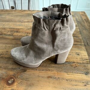 ☀️🌴Naked Feet Taupe Suede Ruffle-Top Ankle Boots